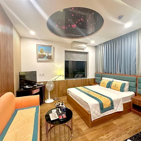 Love Hotel Hoc Mon